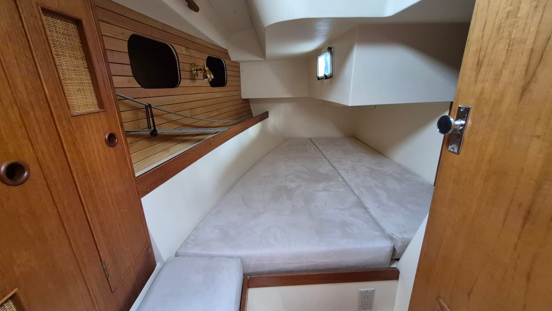 1988 Canadian Sailcraft CS 36 MERLIN