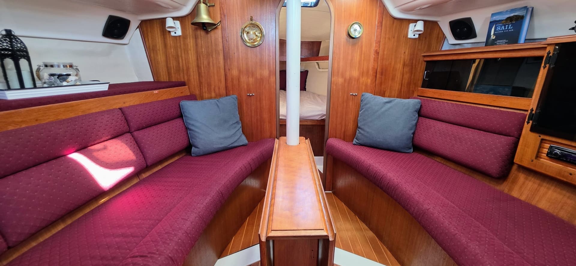 1987 Hunter 37 Legend