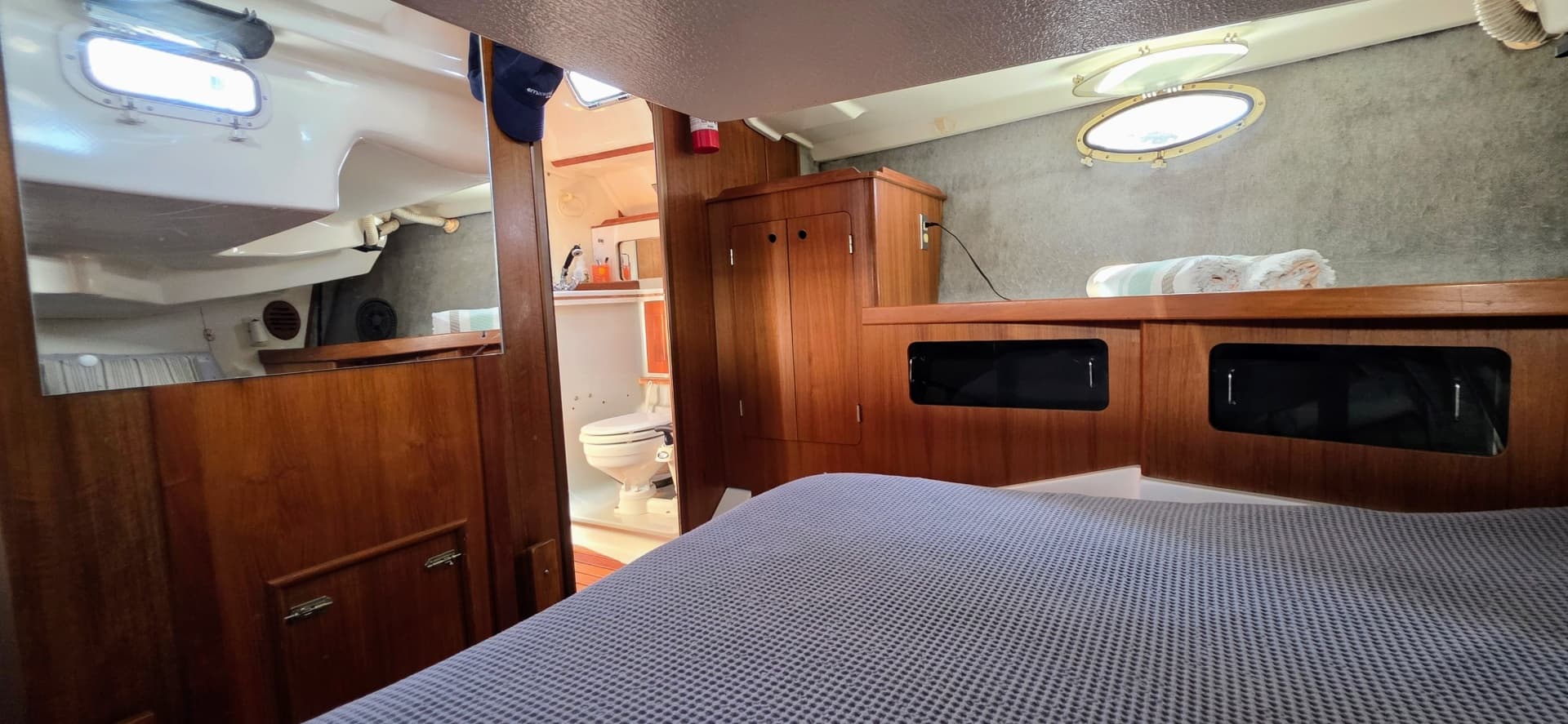 1987 Hunter 37 Legend