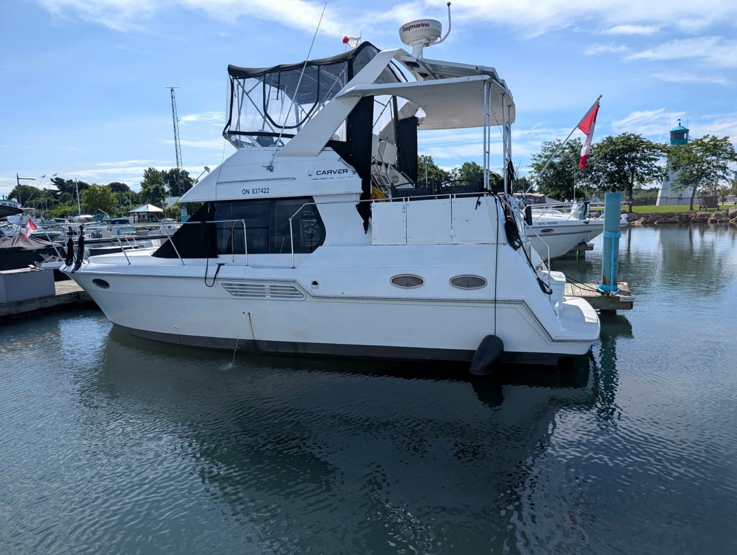 2001 Carver 326 Aft Cabin