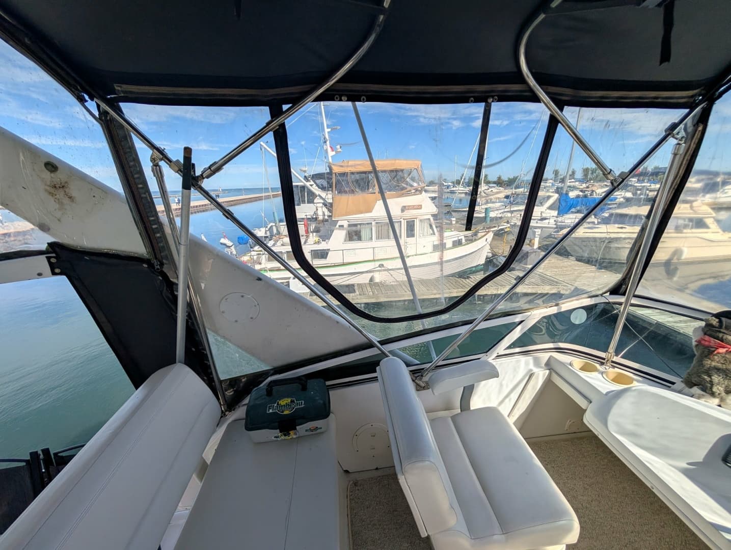 2001 Carver 326 Aft Cabin