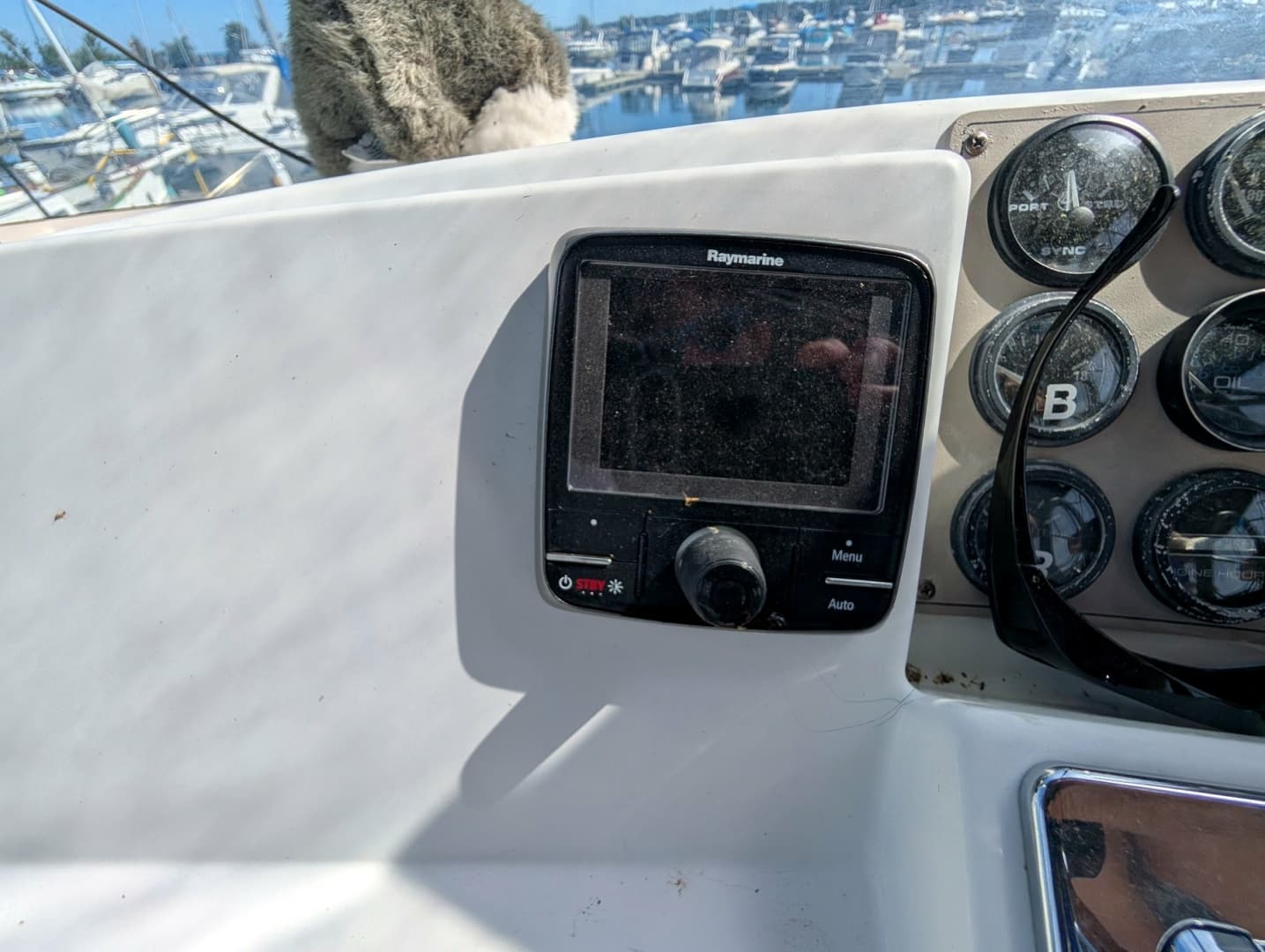 2001 Carver 326 Aft Cabin