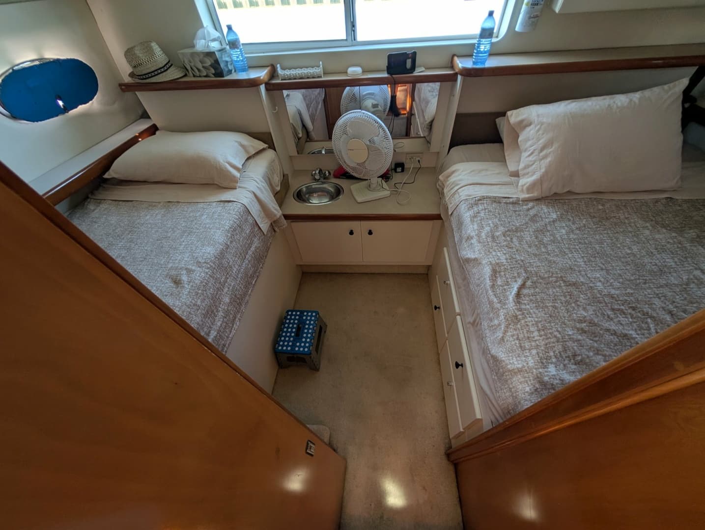 2001 Carver 326 Aft Cabin