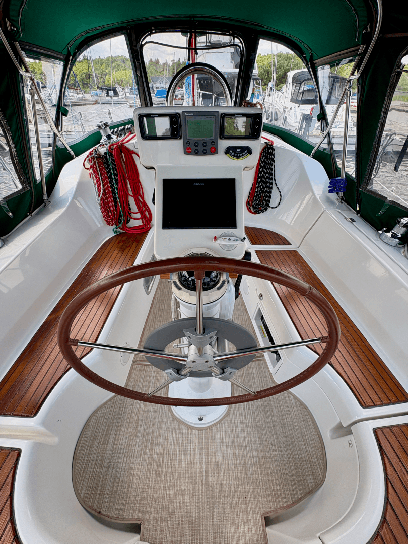 2005 Beneteau  323