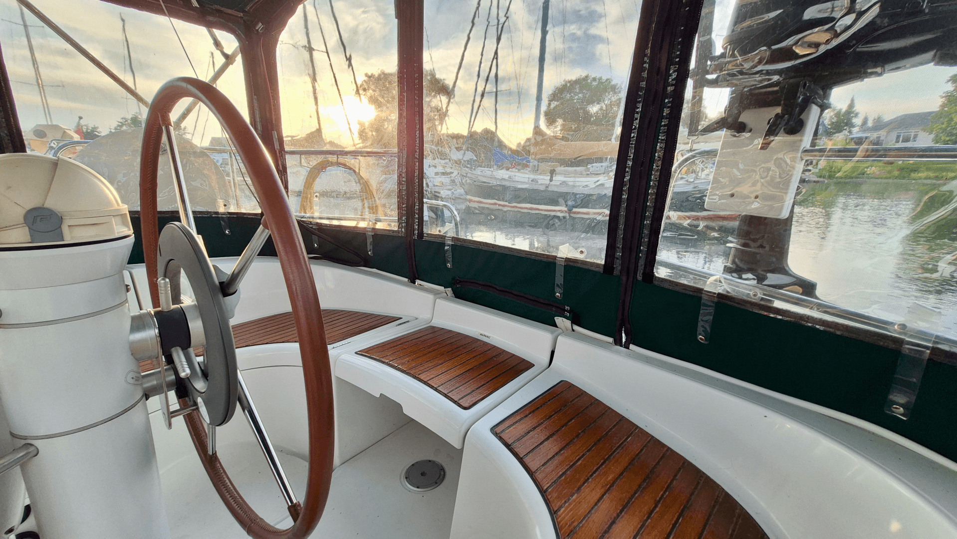 2005 Beneteau  323