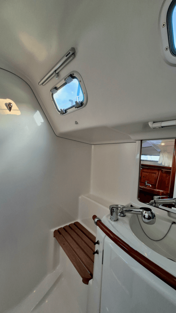 2005 Beneteau  323