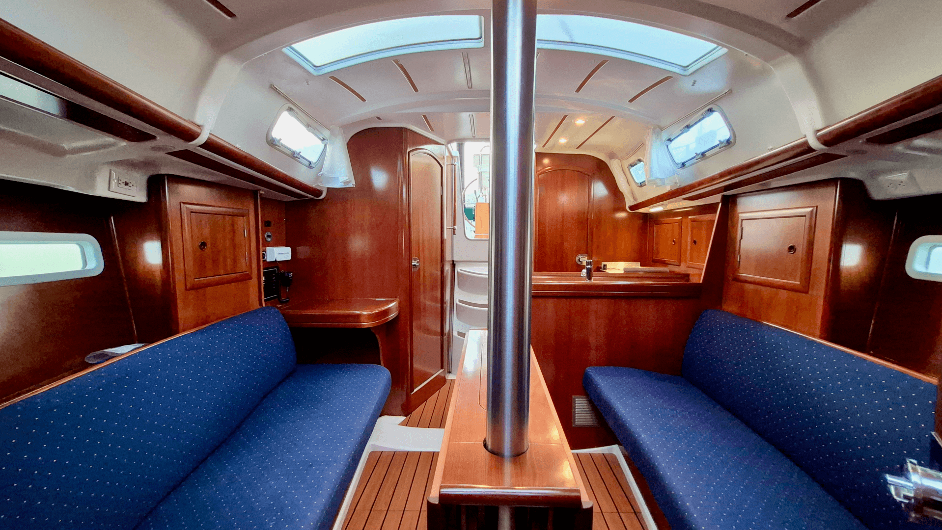 2005 Beneteau  323