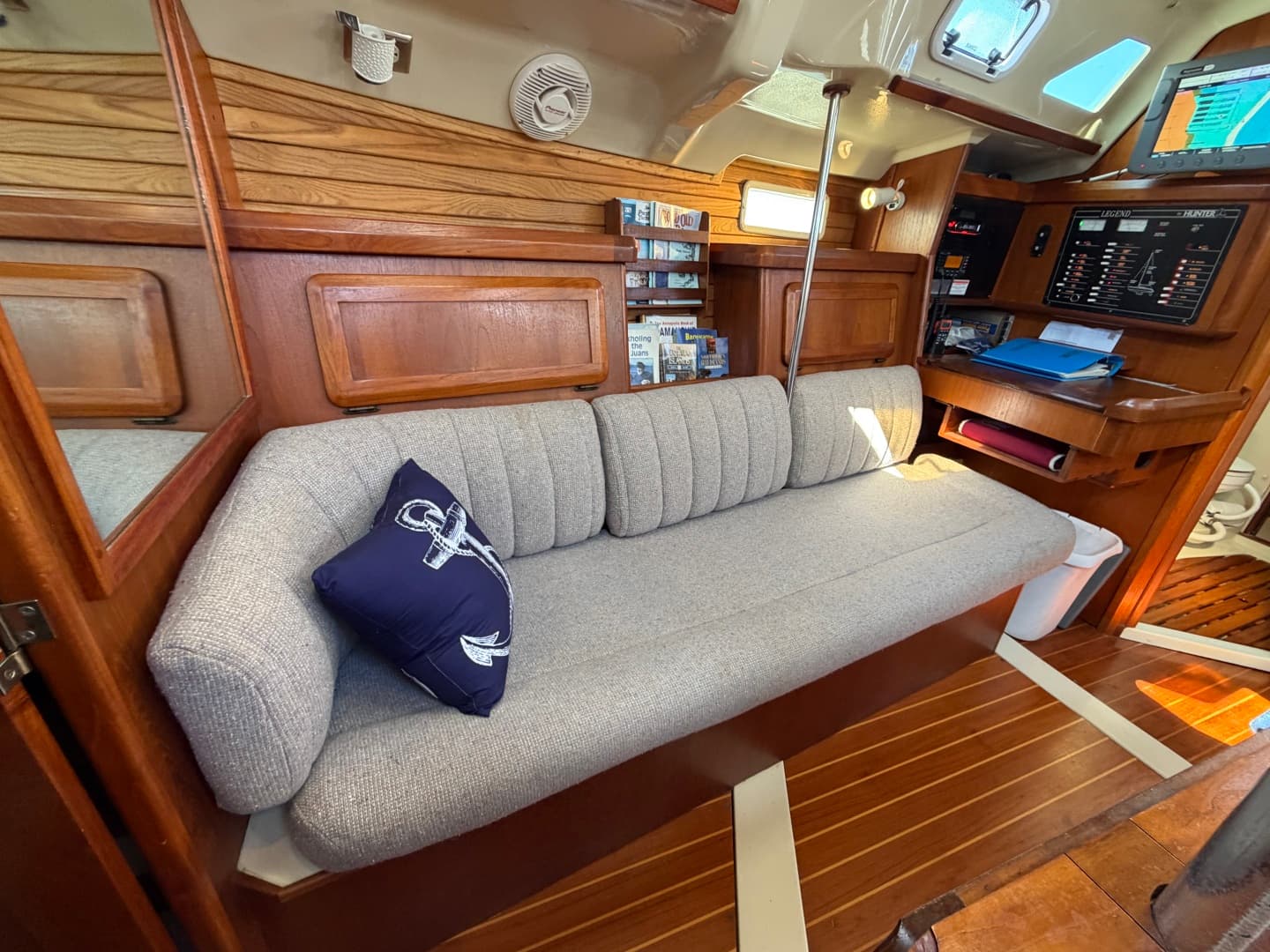 1990 Hunter Legend 37.5