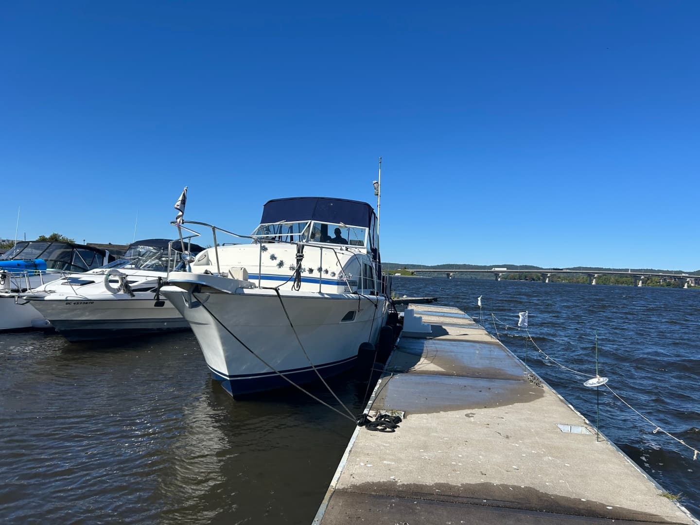 1976 Chris Craft  Catelina 350