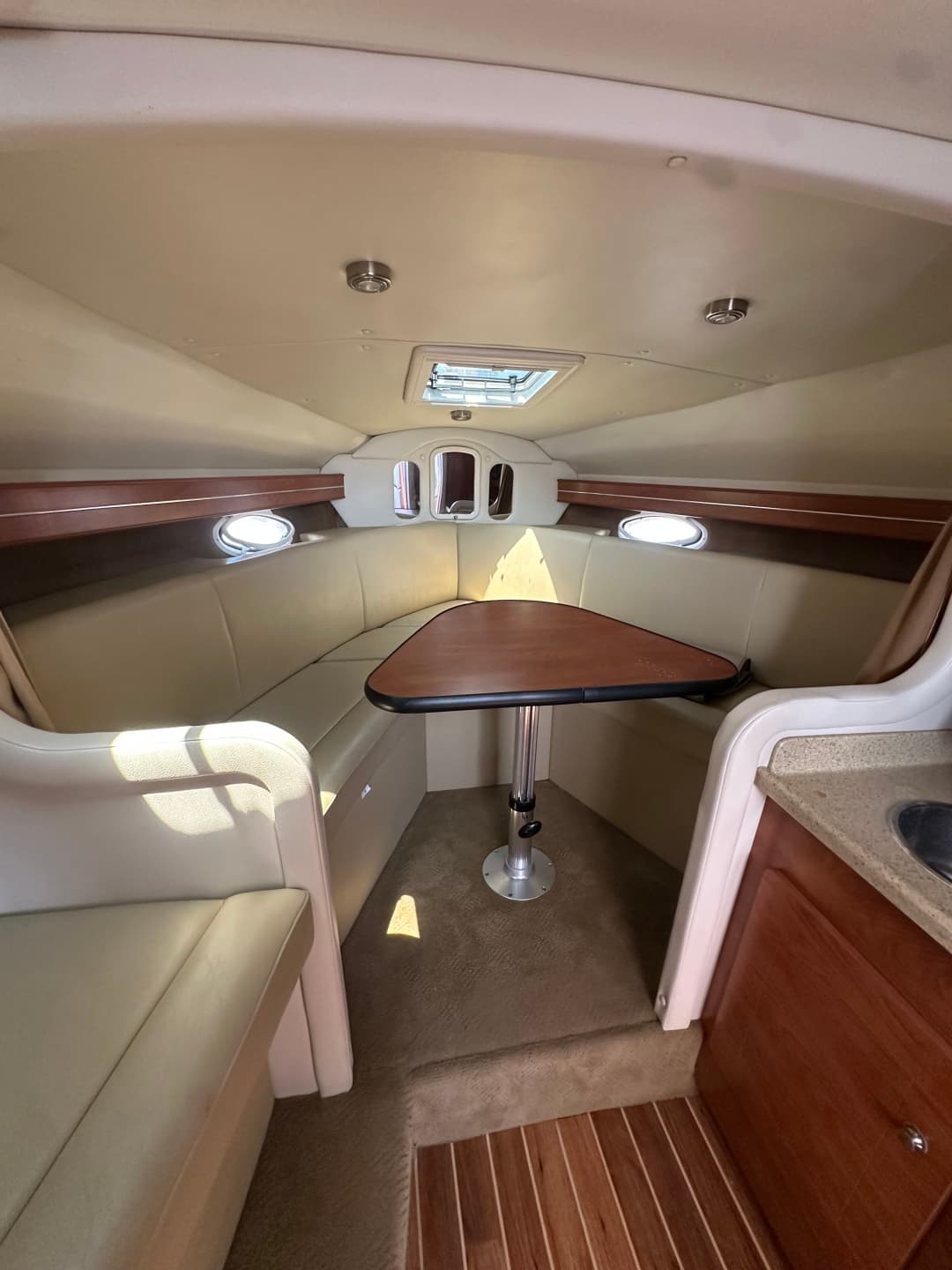 2006 Rinker 300 EC