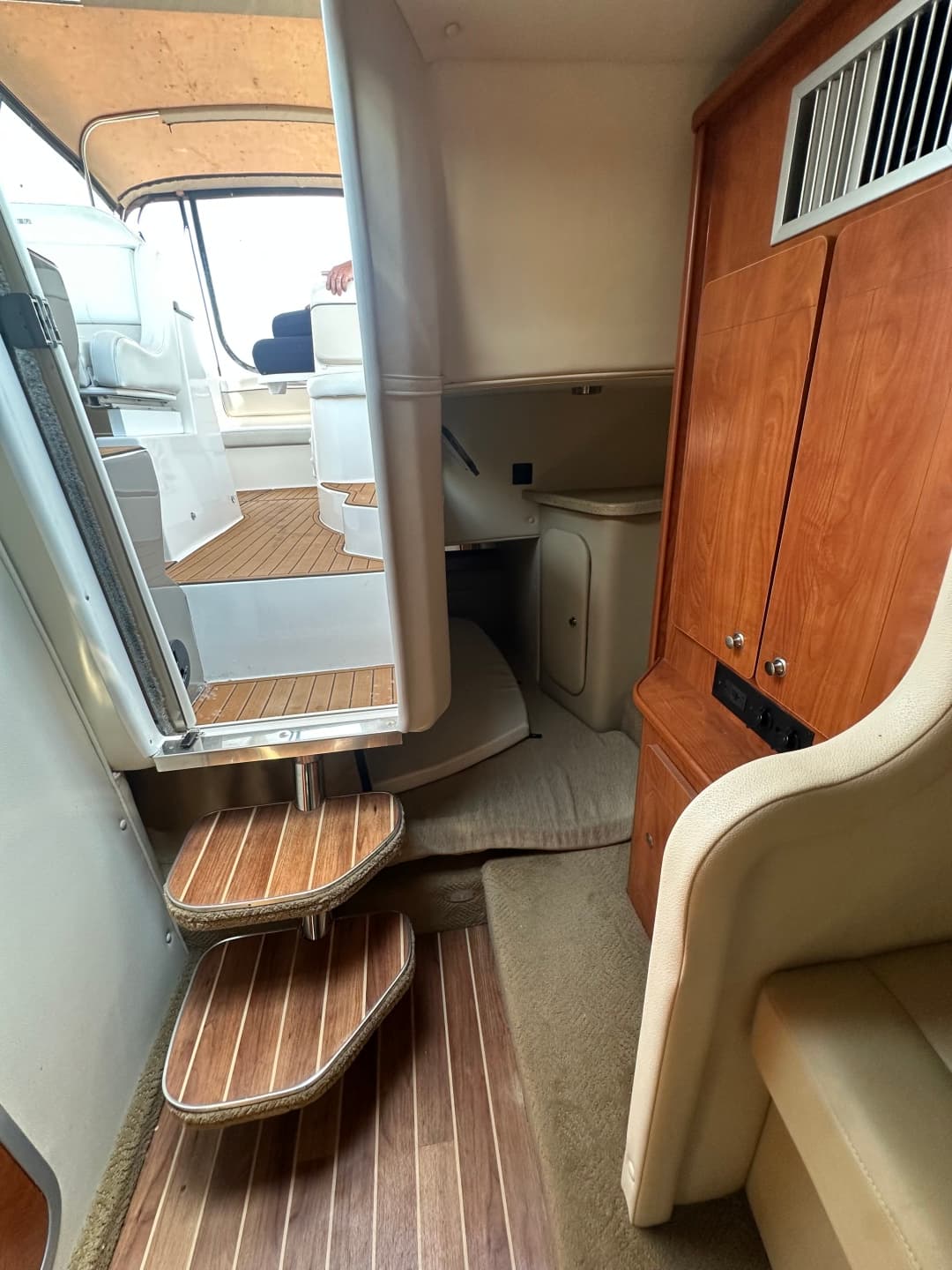 2006 Rinker 300 EC