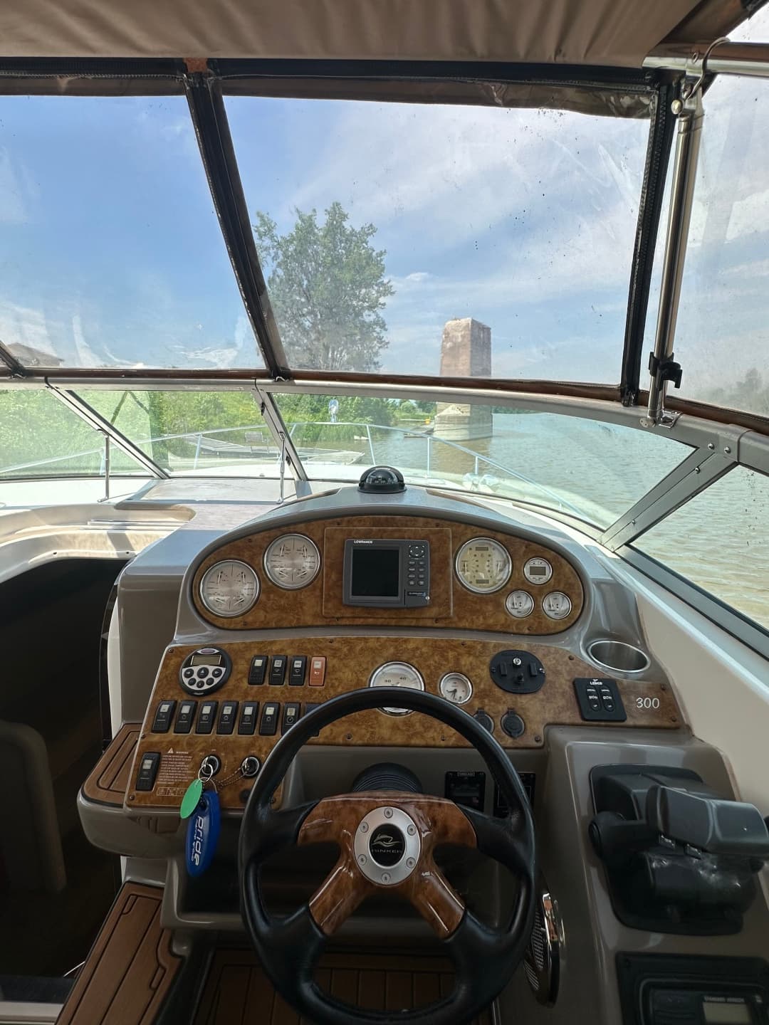 2006 Rinker 300 EC