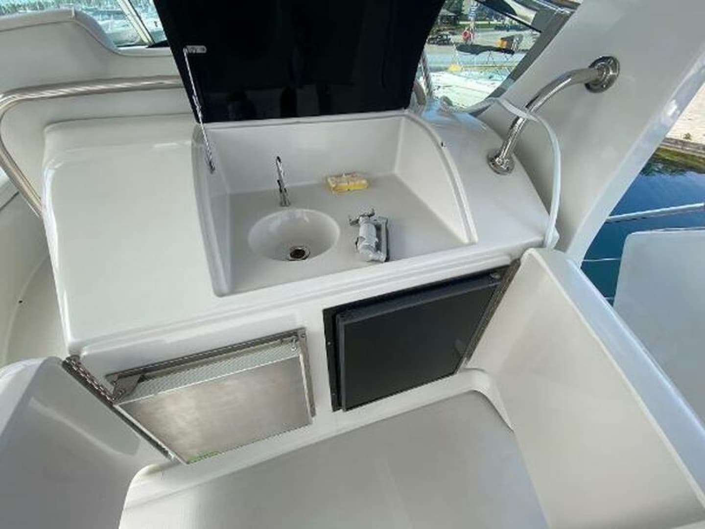 1999 Bluewater 5200