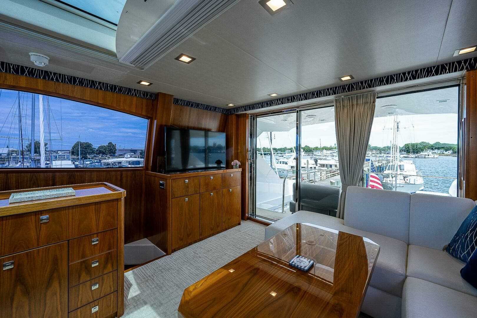 Viking 75 MIRAGE - Enclosed Flybridge