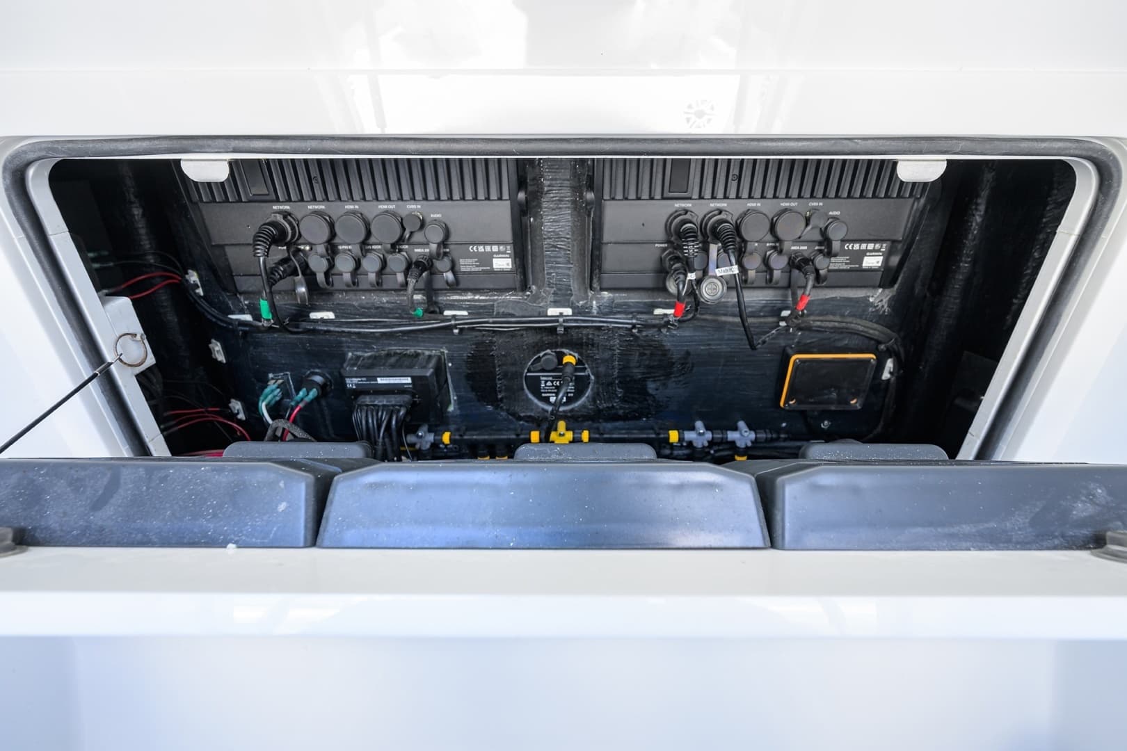 Yellowfin 34 - Cockpit