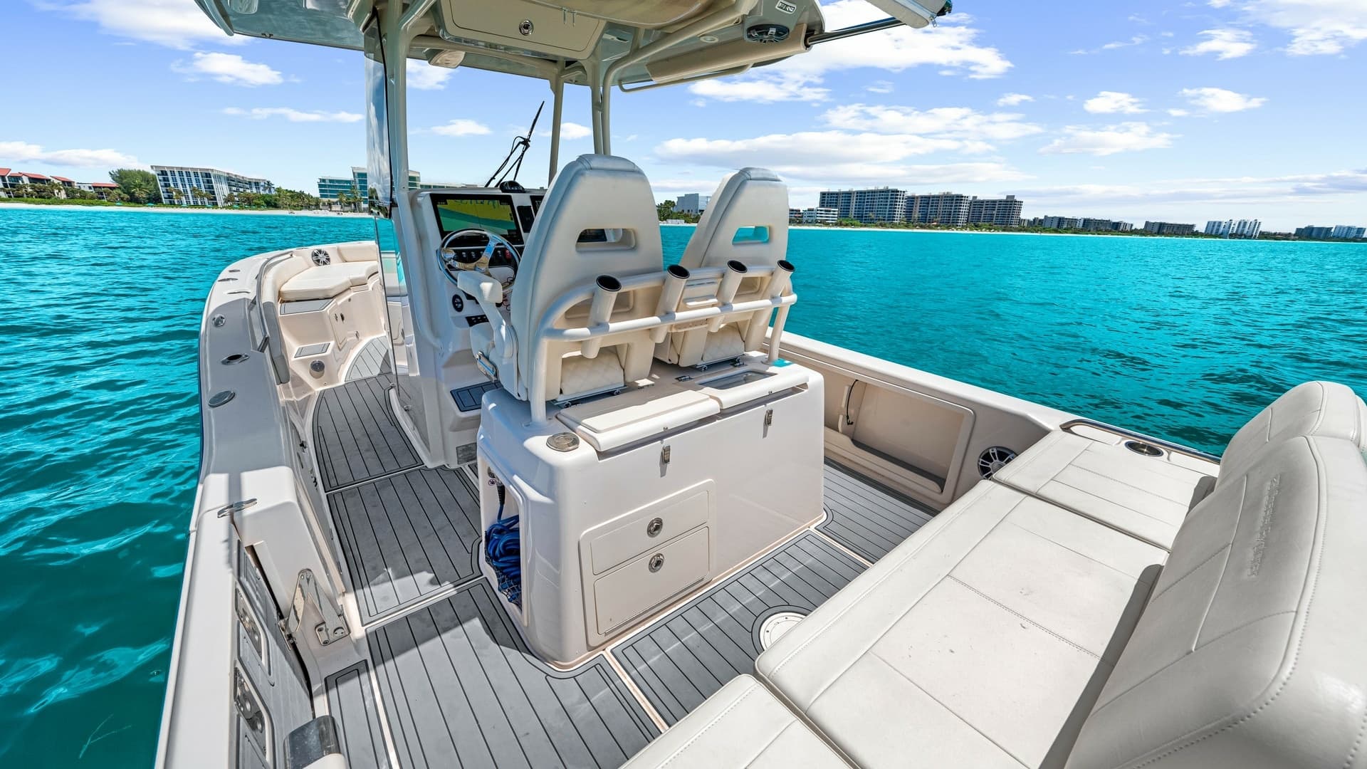 Center Console Helm and Seating