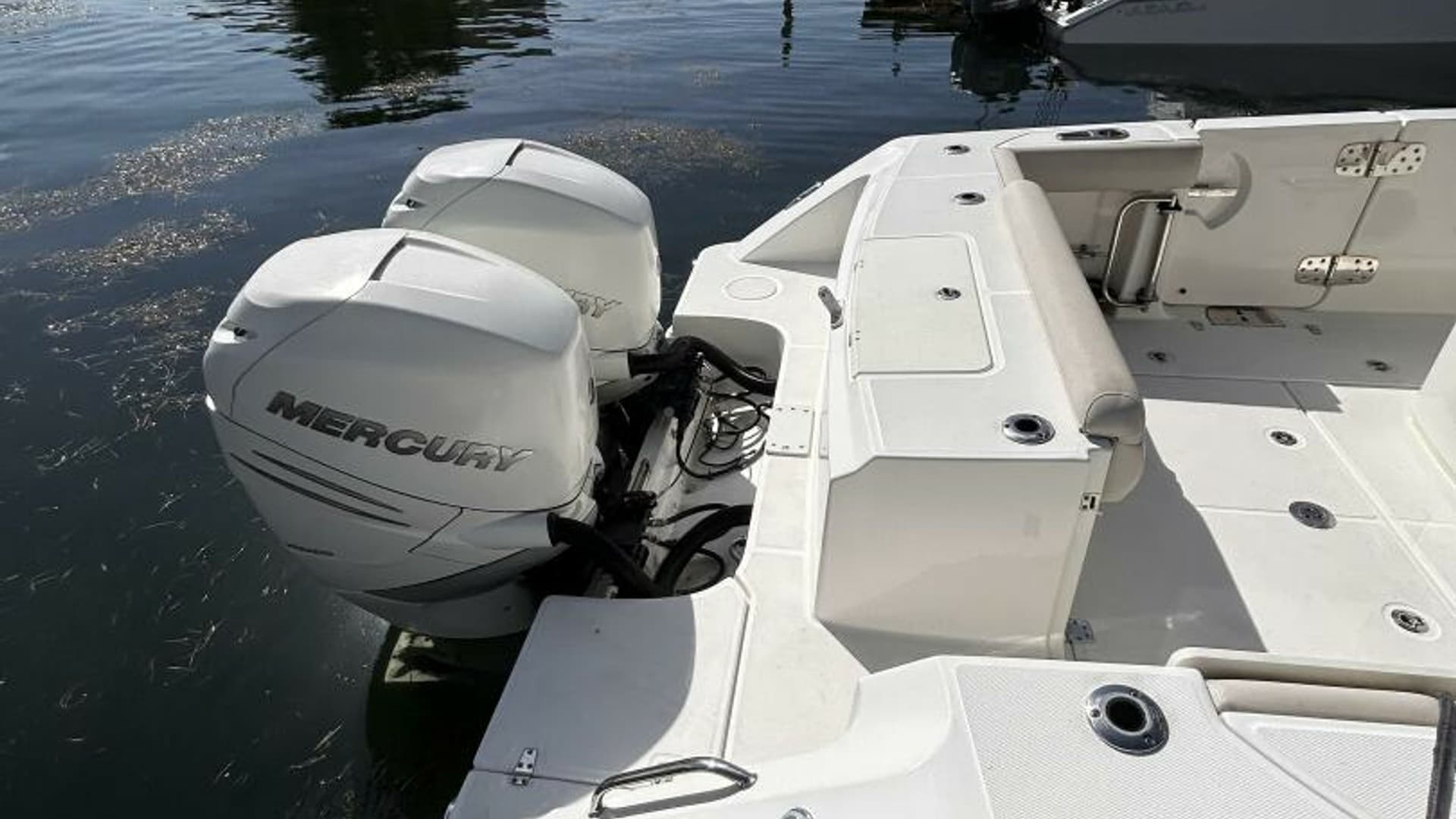 2017 33 Boston Whaler 330 Outrage Engines