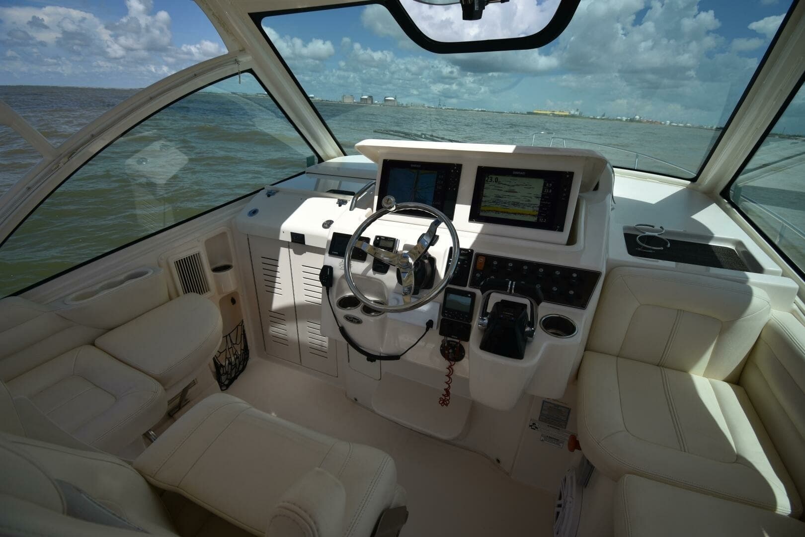 2016 Grady-White 330 Express 