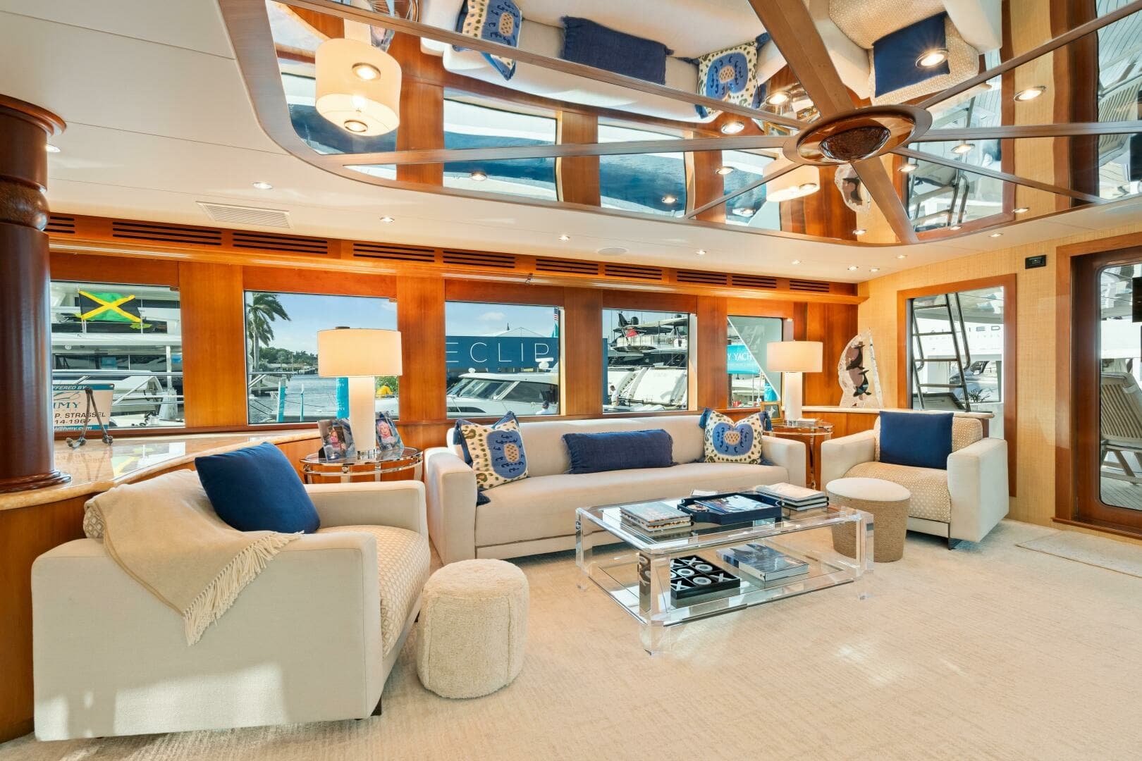 Hatteras 100 MAGIC - Salon