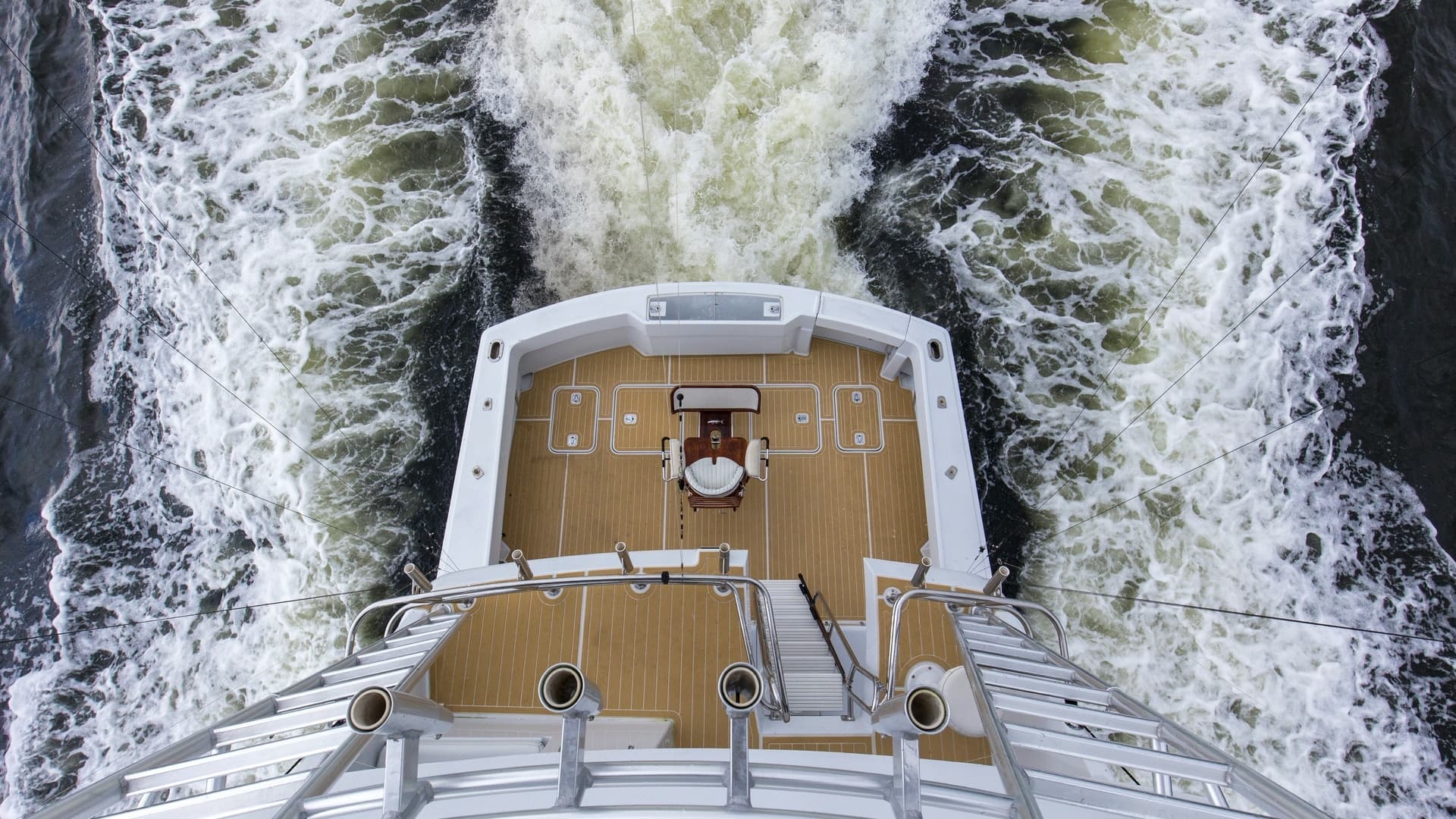 1999 Hatteras 60 Enclosed Bridge Better Days Tower Helm (3)