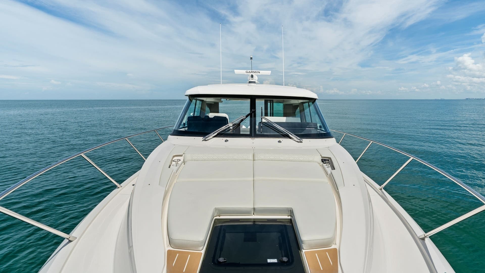Foredeck with Sun Pad and Hatch