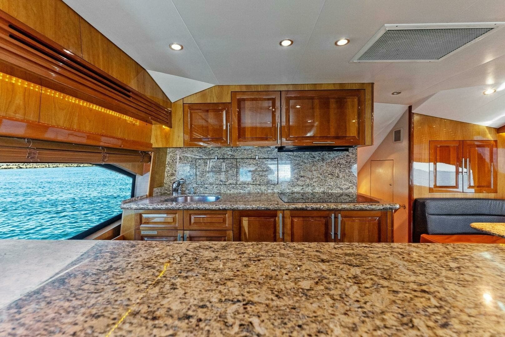 2007 Hatteras 64C - CHUPACBRA