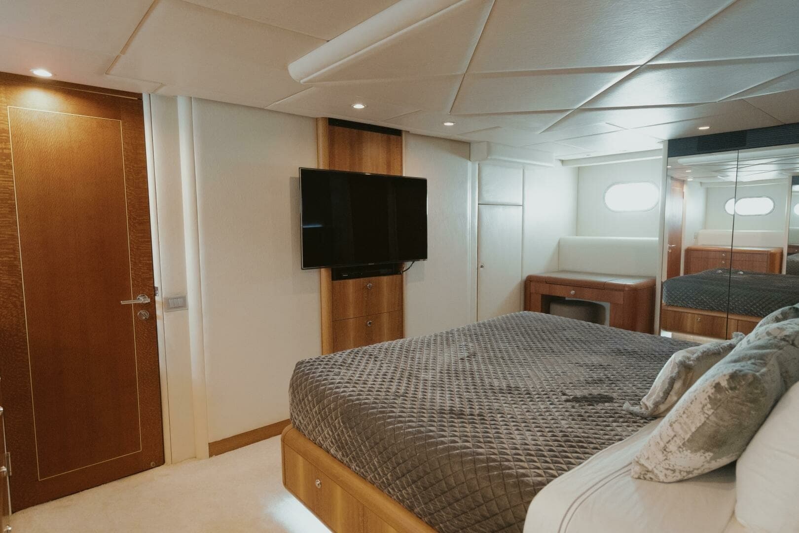 1996 87 Oceanfast Enclosed Bridge Sportfish - Aussie Rules