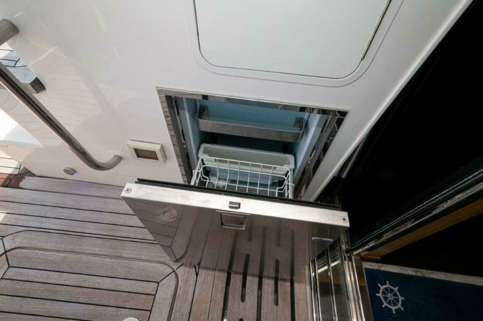 2018 Sea Ray L550 Flybridge-Cockpit Fridge