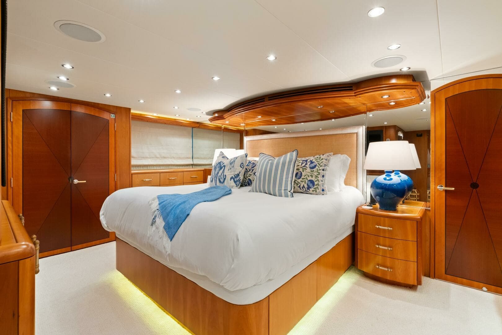 Hatteras 100 MAGIC - Master Stateroom