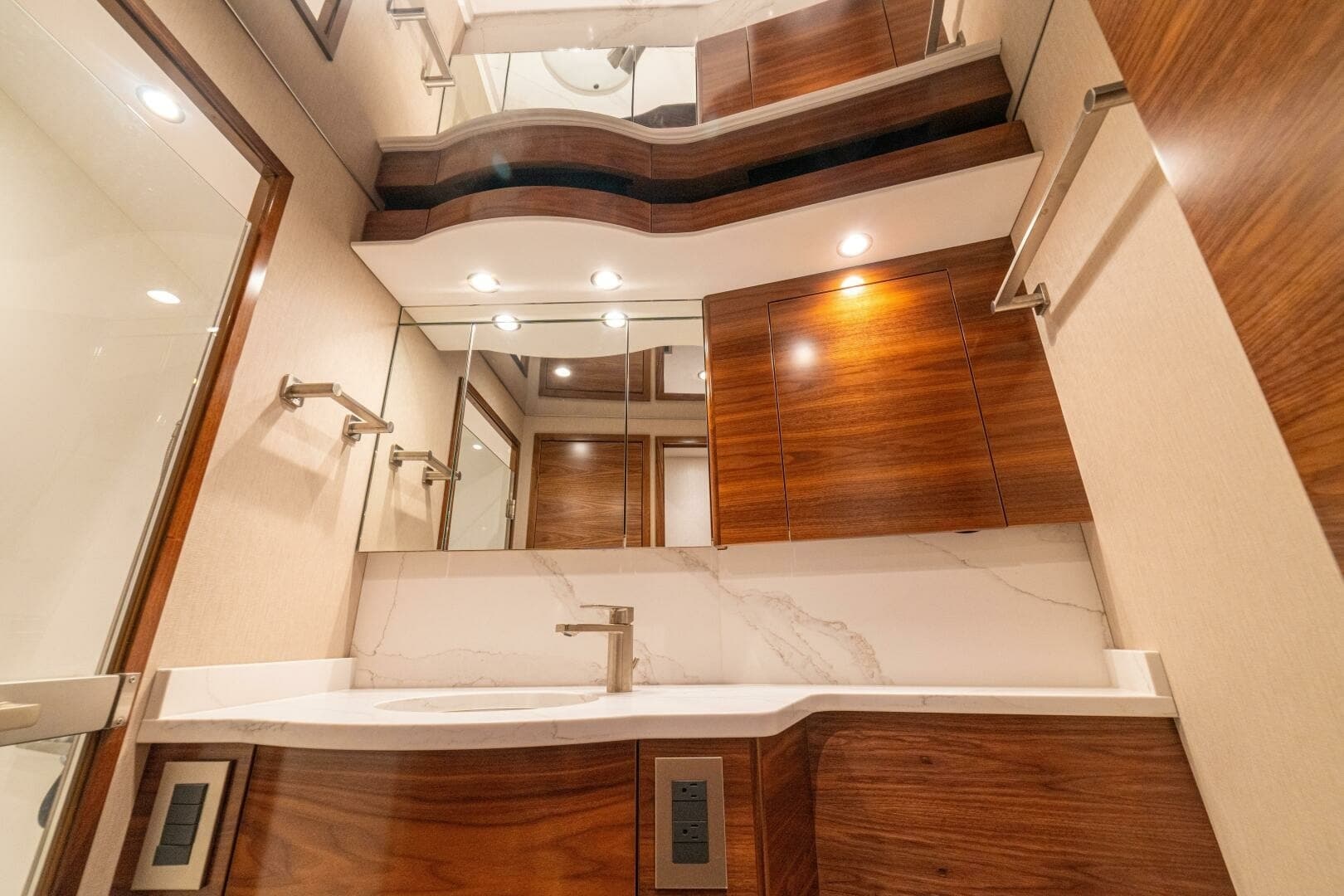 2025 Viking 58 Convertible GAME ON