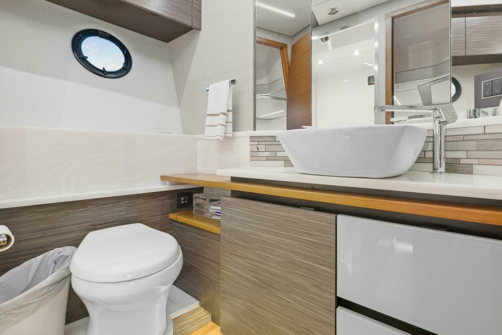 2019 Tiara Yachts C49 Coupe Master Head
