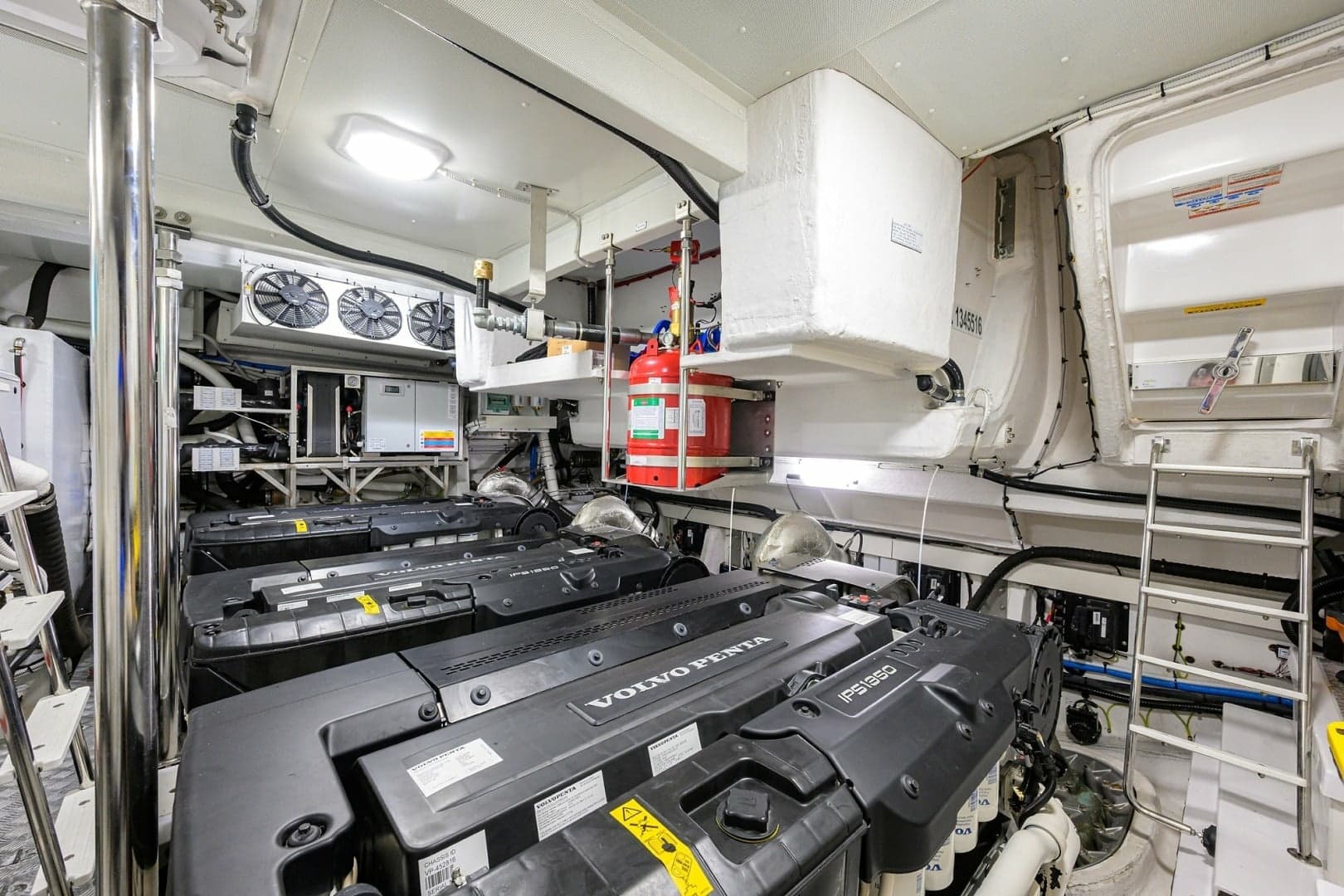 Azimut 78 - DT78 - Engine Room