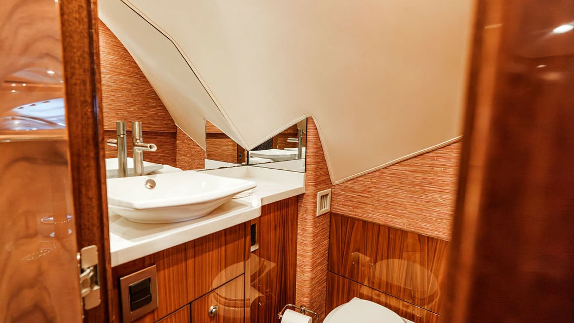 2019 Viking 80 Skybridge "Party of Five"