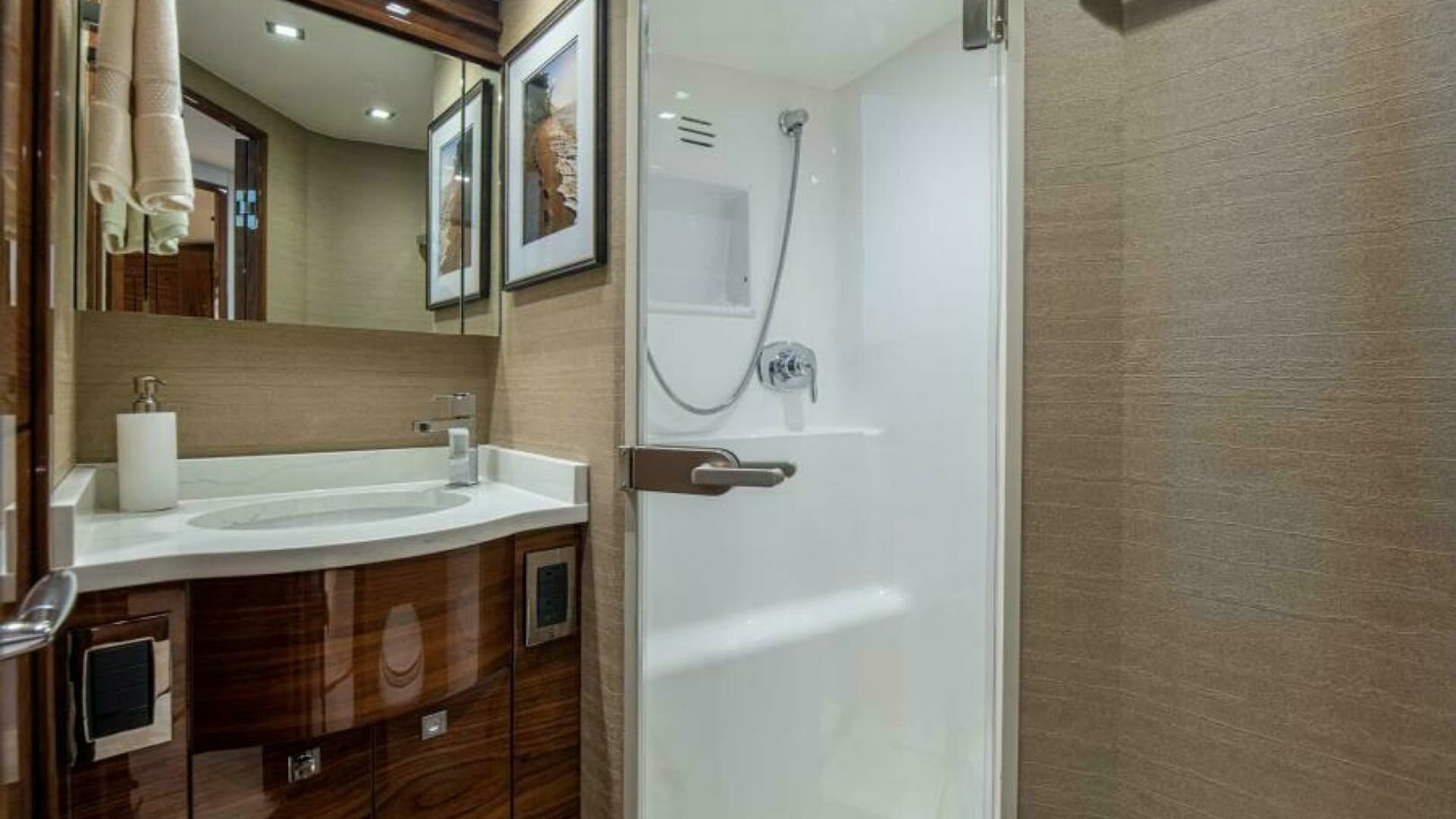 Luxurious Ensuite Bathroom