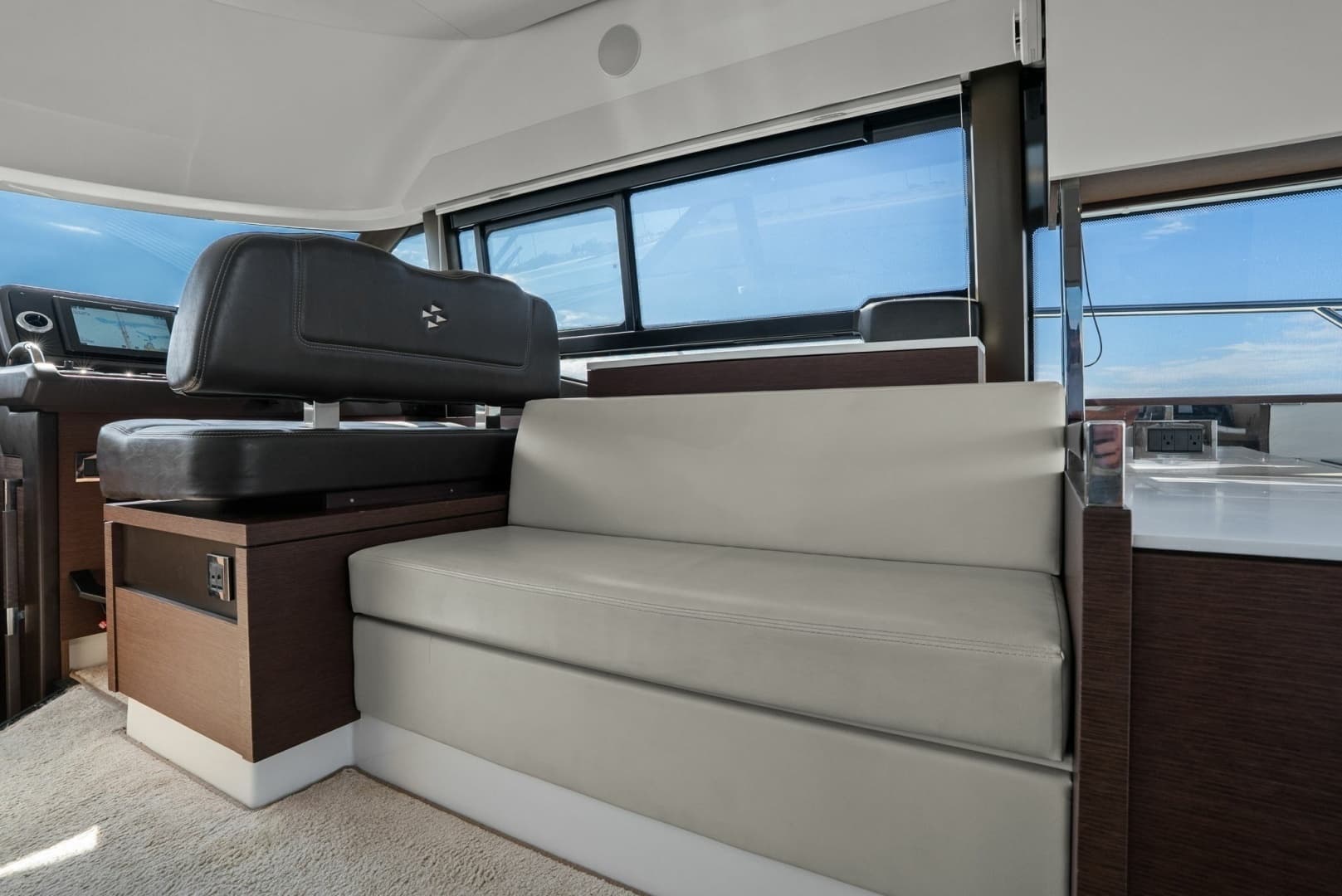 2020 Prestige 460 Flybridge