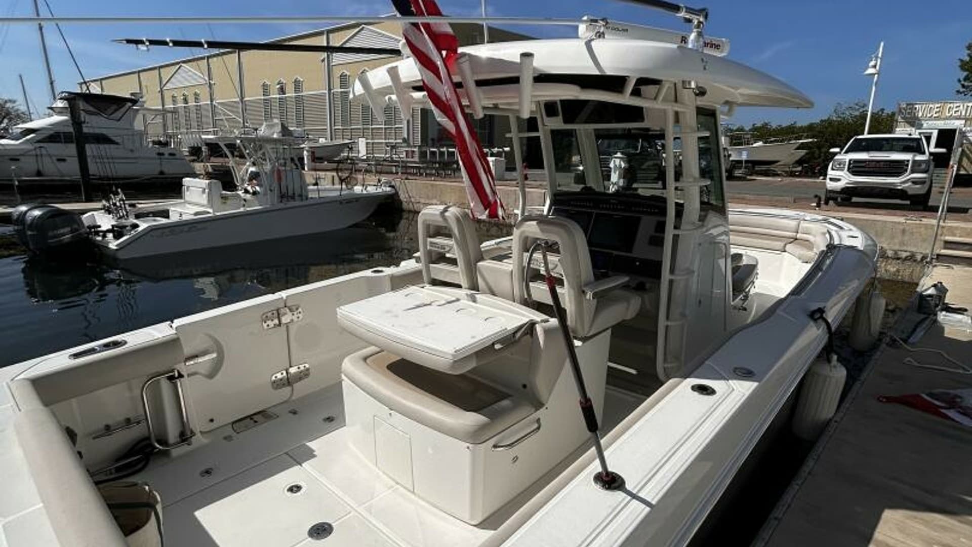 2017 33 Boston Whlaer 330 Outrage Cockpit (1)