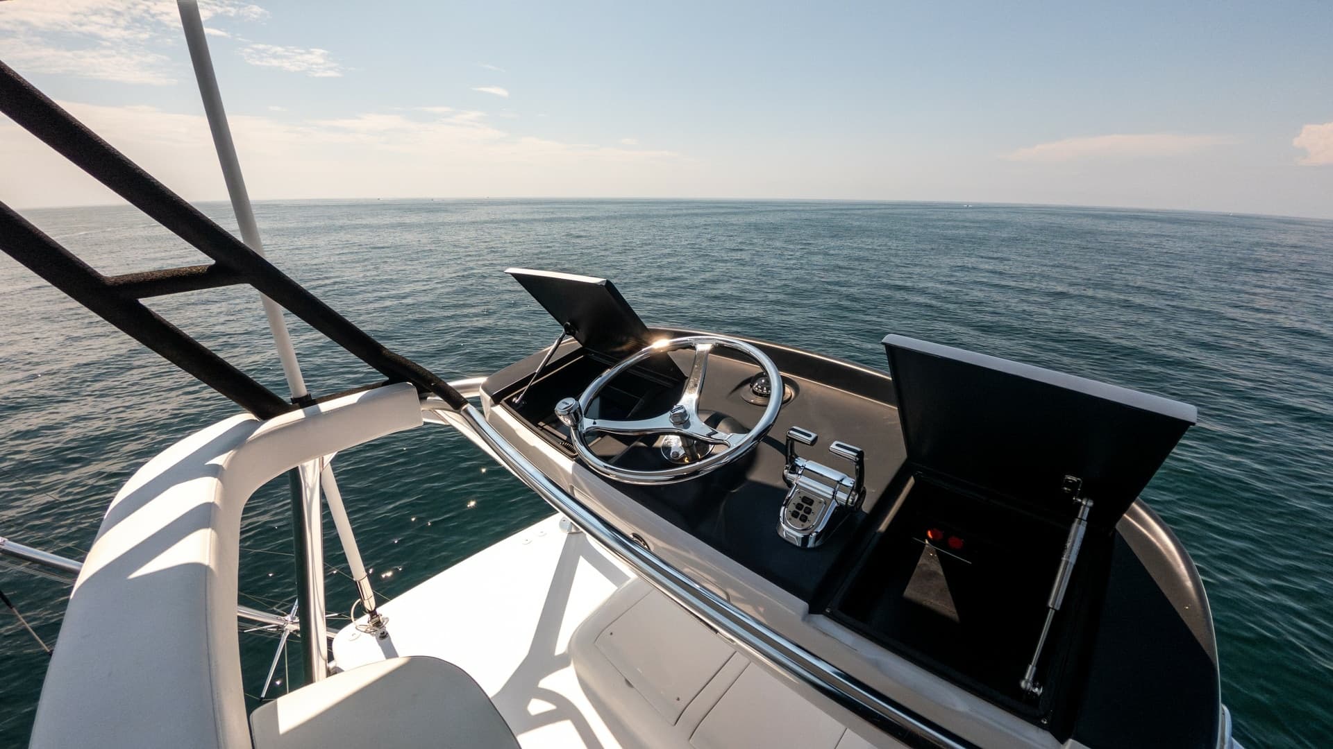 2021 65 Hatteras GT On the DL Tower Helm (1)