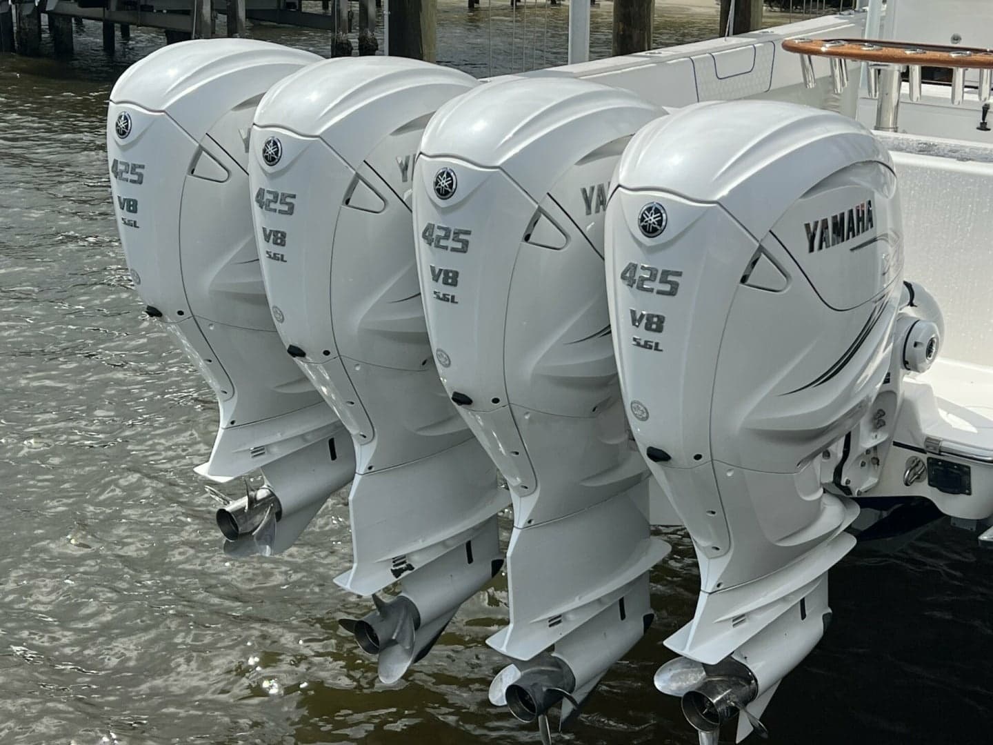 Contender 44 NAUTI GIRL - Engines