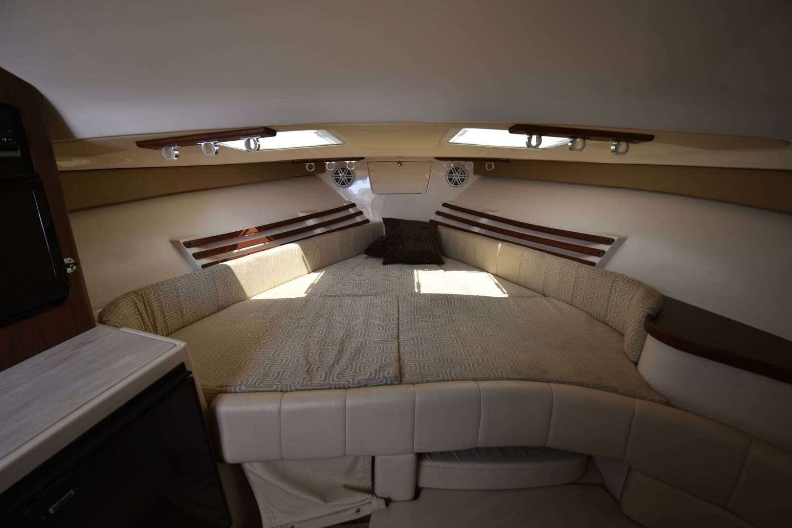2016 Grady-White 330 Express 