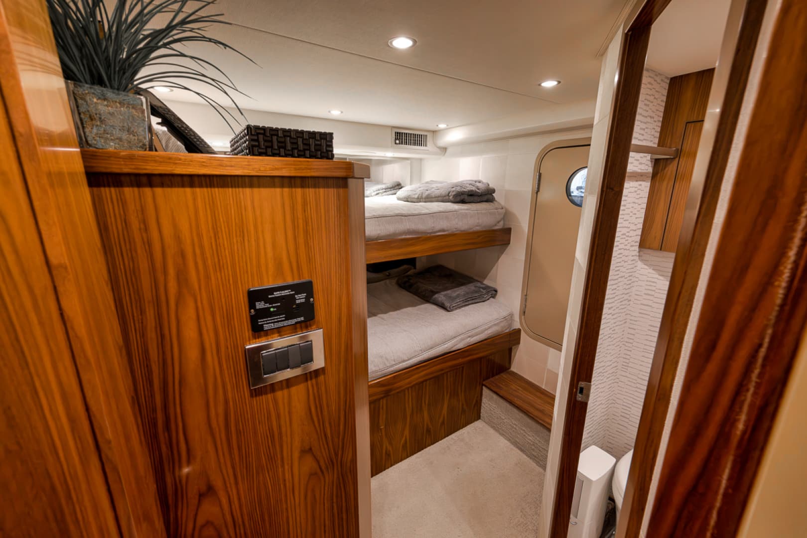 2020 Viking 68 Convertible