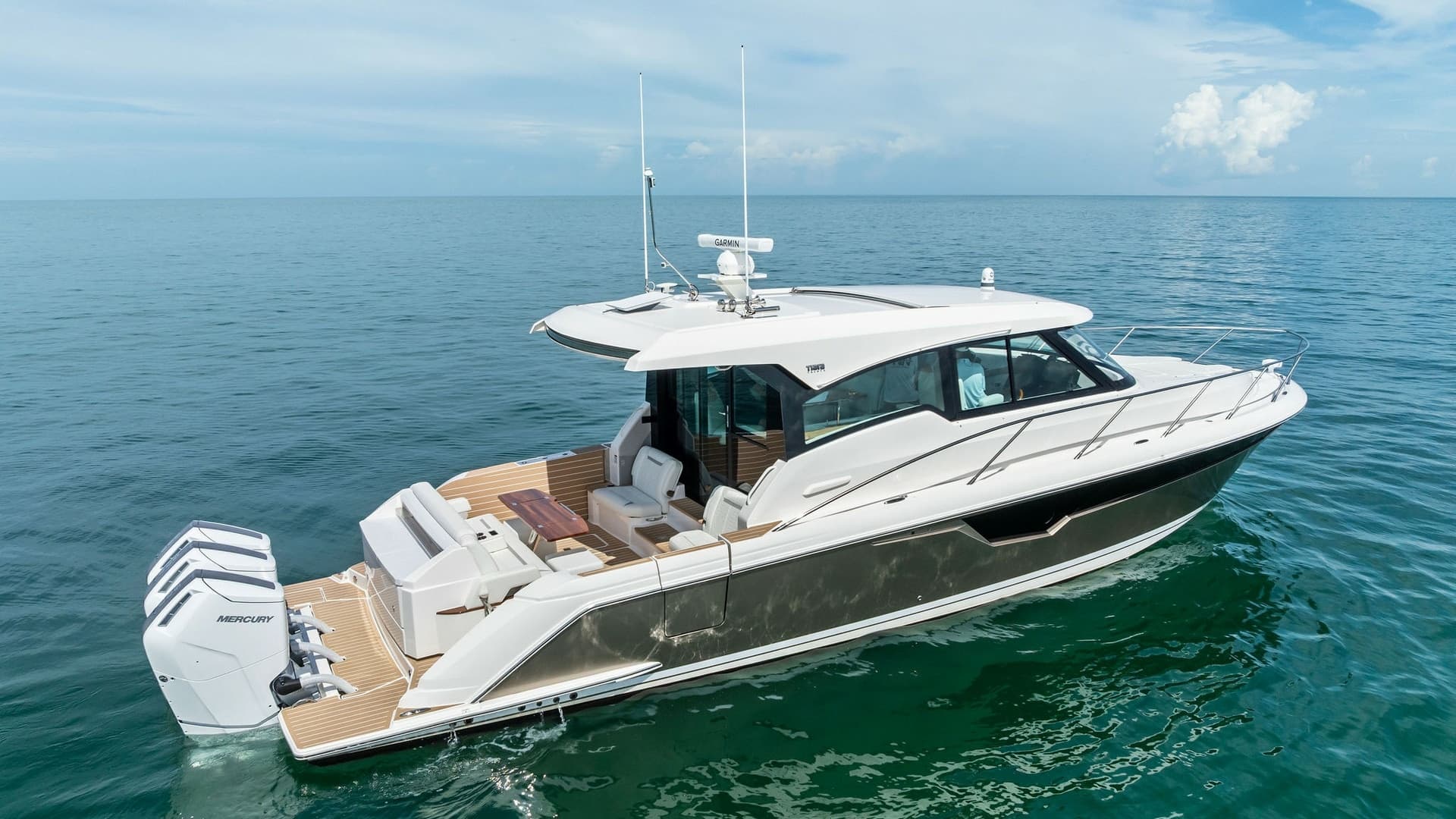 Starboard View of Tiara 48LE