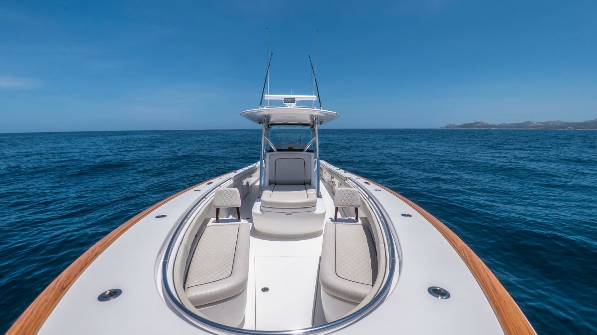 Spacious Bow with Sunpad Seating