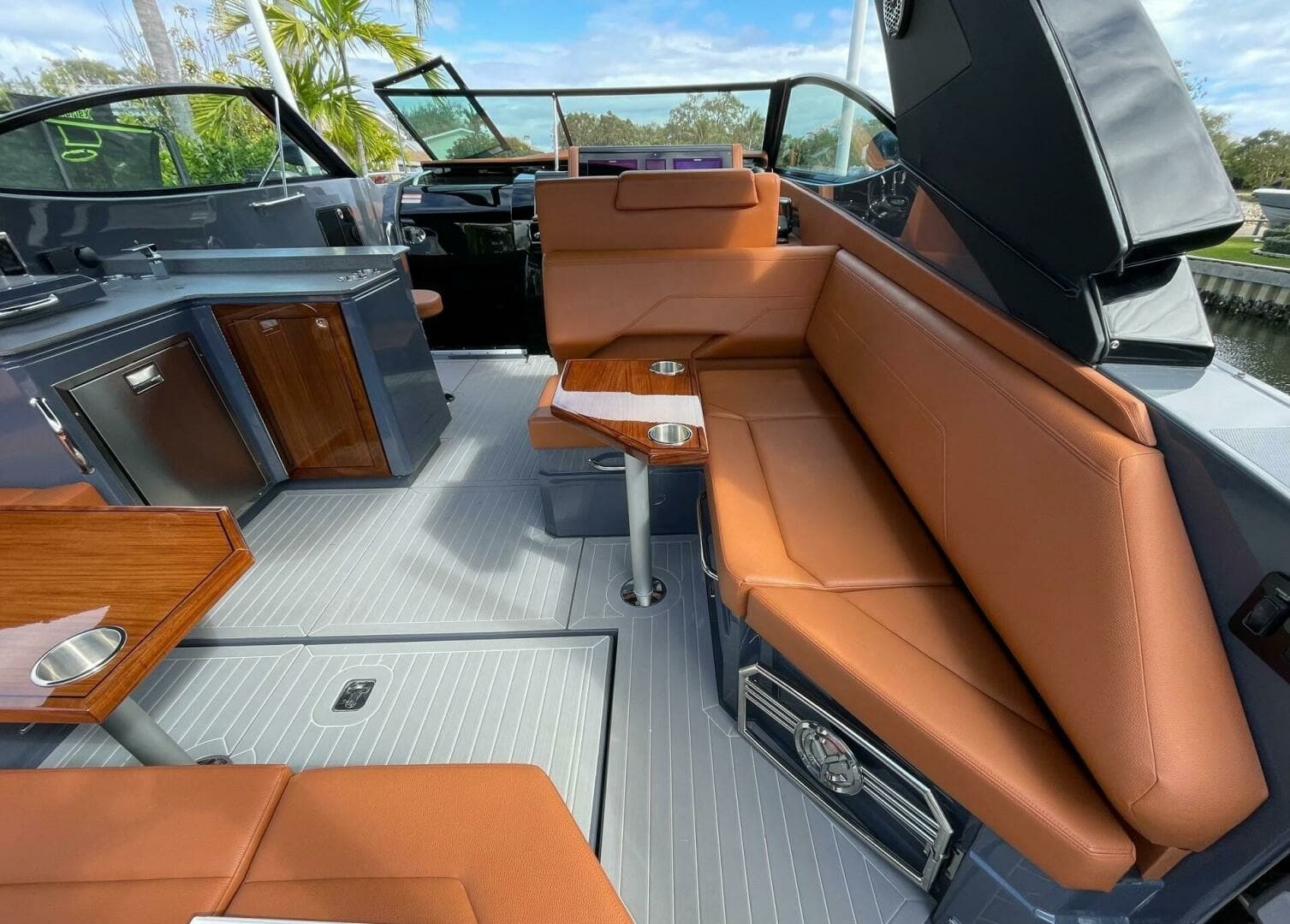 Cruisers Yachts 38 GLS -
