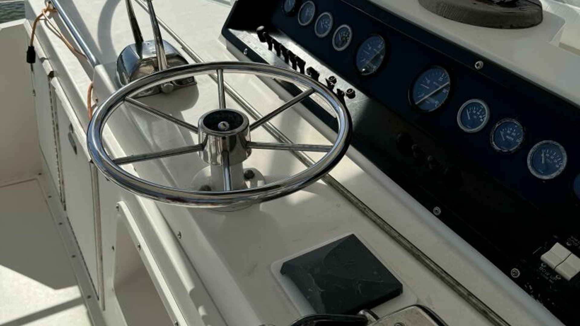 1983 Bertram 385 Convertible Cast Off II