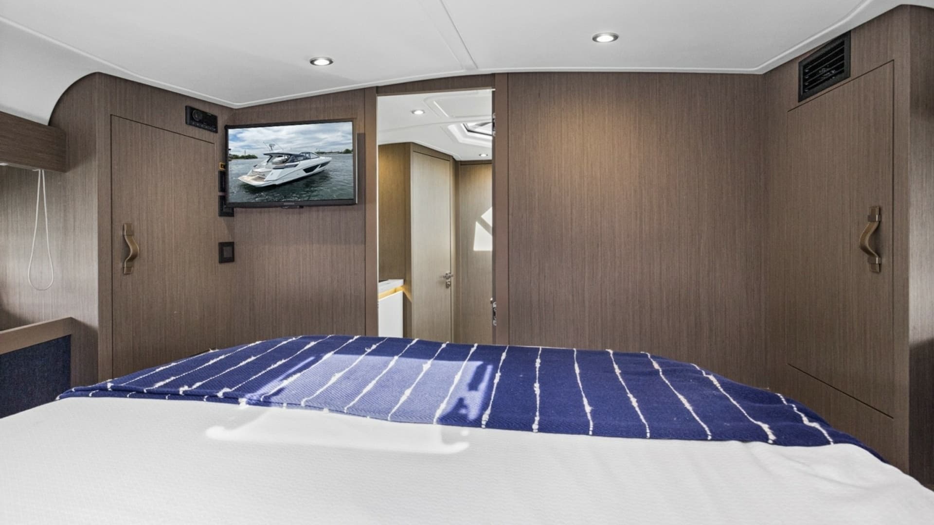 2022 Beneteau 41 Grand Turismo War Downs Eagle Master Stateroom (2)