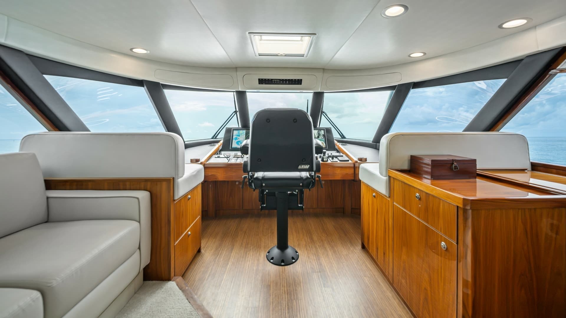 Enclosed Bridge Helm Station