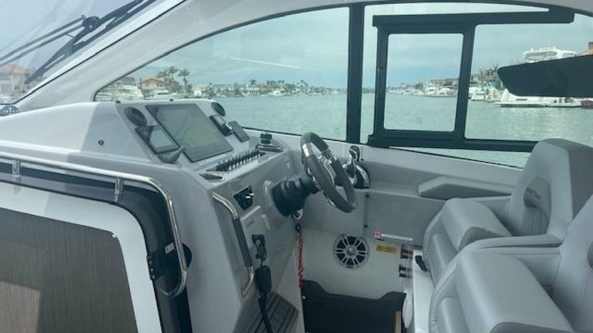 2022 Beneteau 32 Gran Turismo - "FORTUNA": Helm Station with Dual Seating