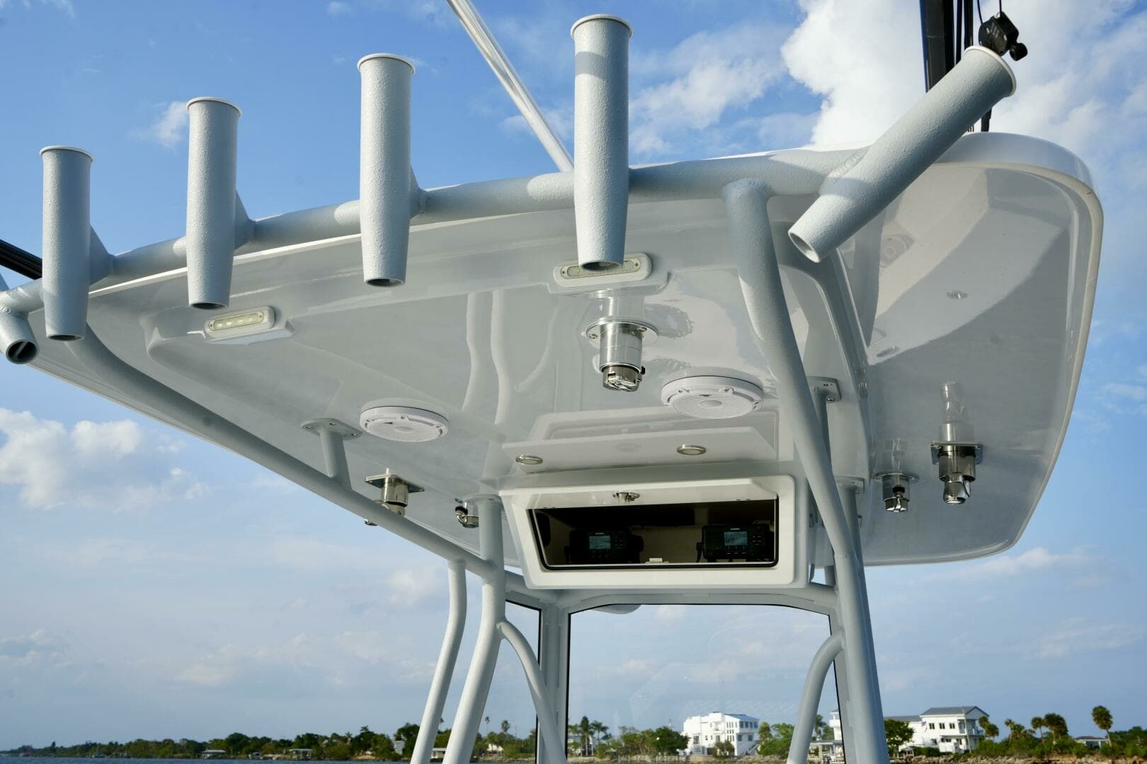 Reef Runner 23 - Rod Holders in T-Top