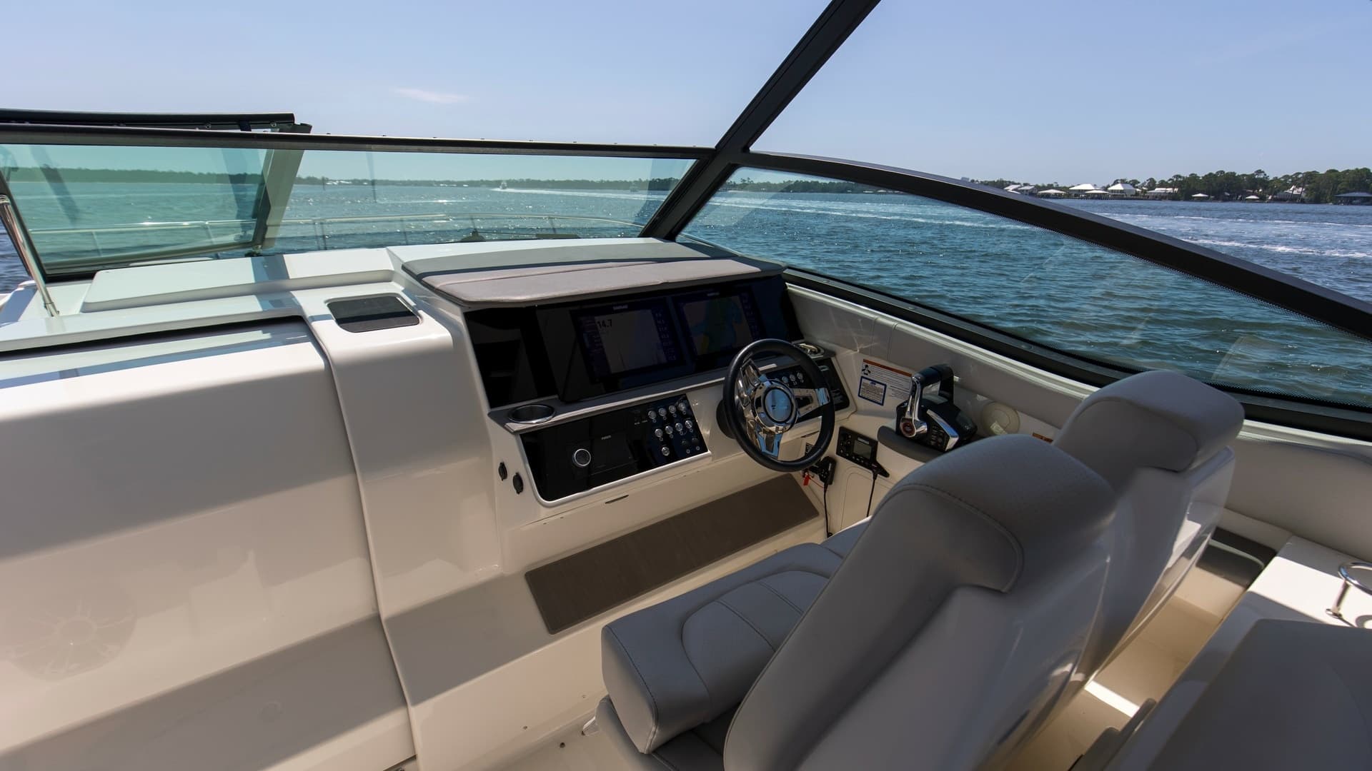 2022 32 Sea Ray 320 Sundancer OB Raya Sunshine Helm (1)