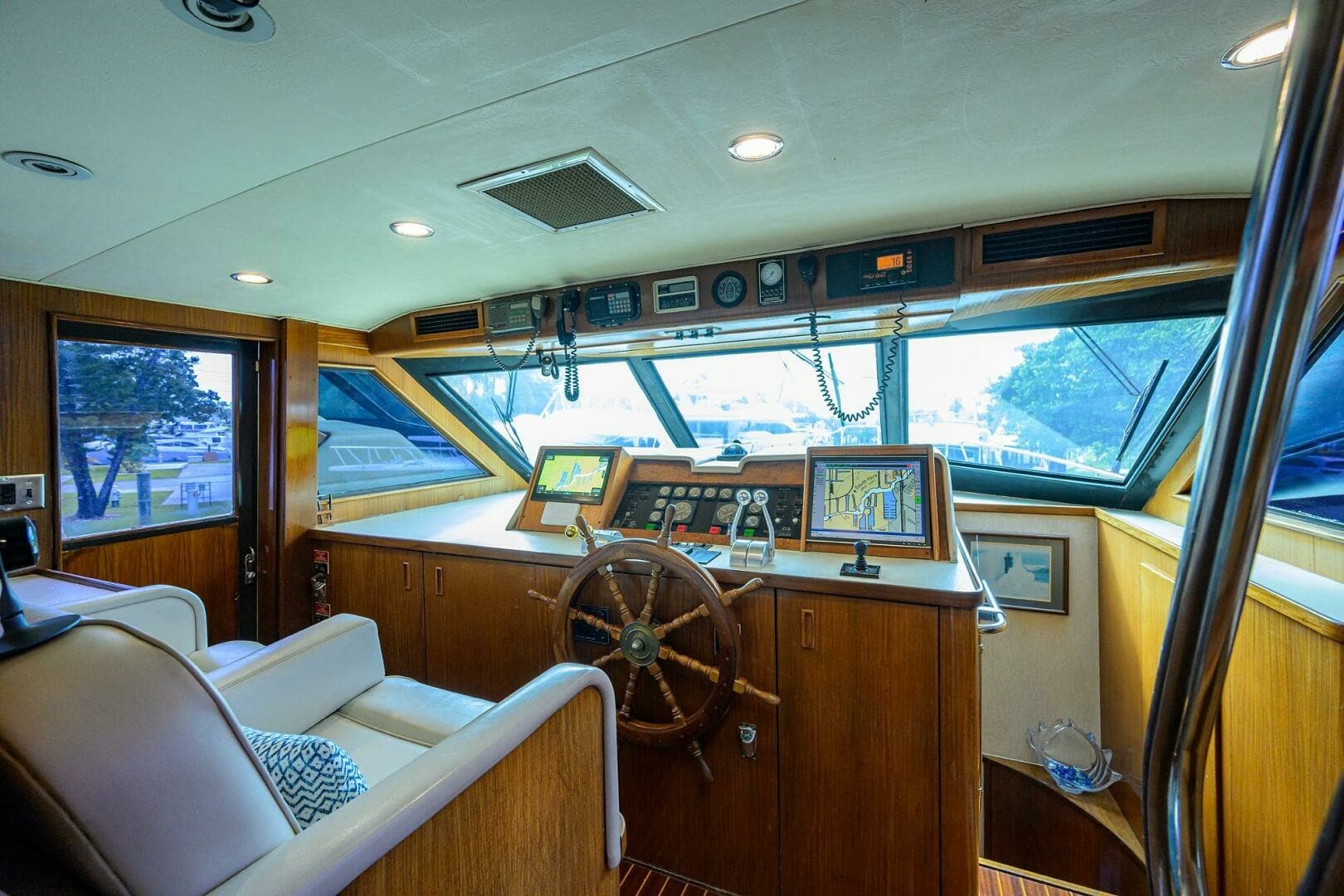 1991 Hatteras 78 Cockpit Motor Yacht